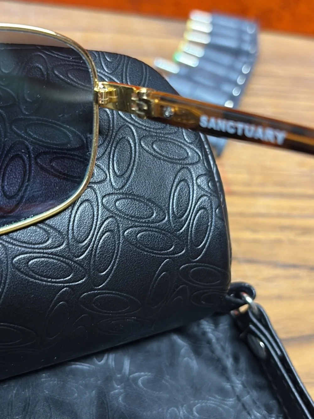 Oakley Sanctuary Polarized Avaiators. Unisex